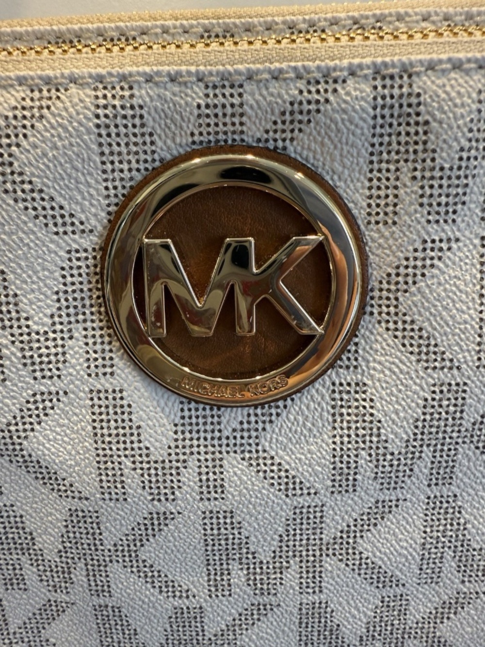 Authentic Michael Kors Fulton Double Zip Crossbody Cream Monogram - Picture 6 of 9